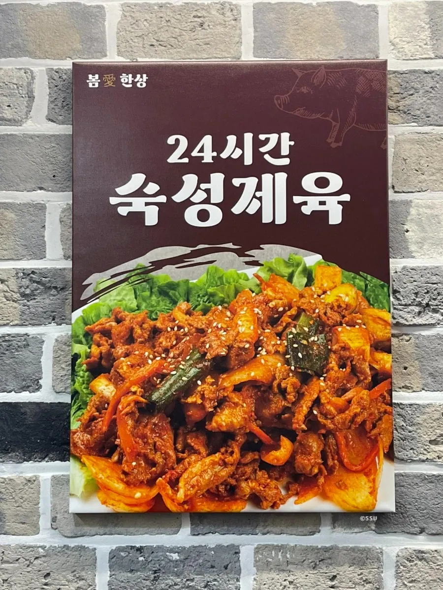 여유 있게 배치된 매장 테이블