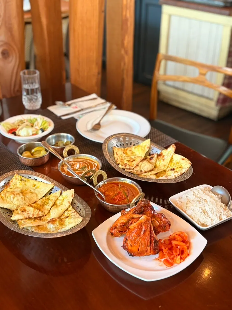 Menu board showing Lunch Set B at Bombay Broy Pangyo