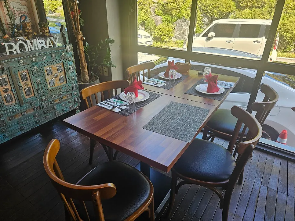 View of the Bombay Broy Pangyo dining hall