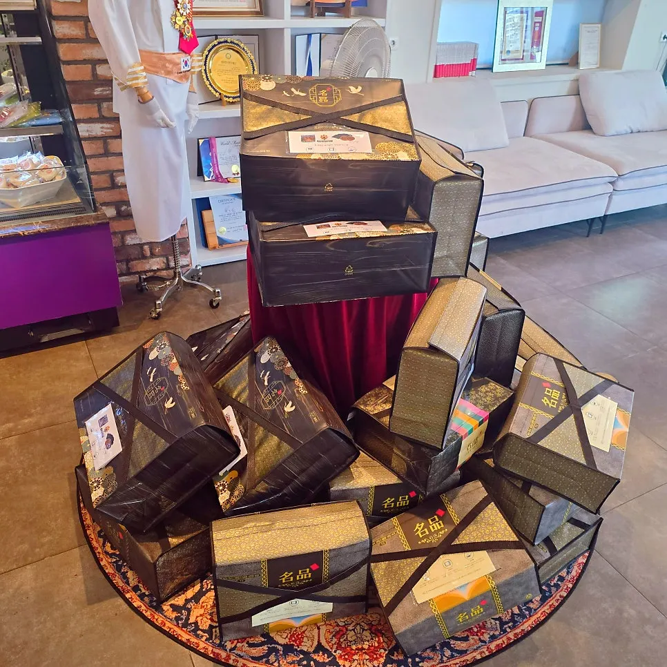 Display of master certification honors at Bomseol Main Branch