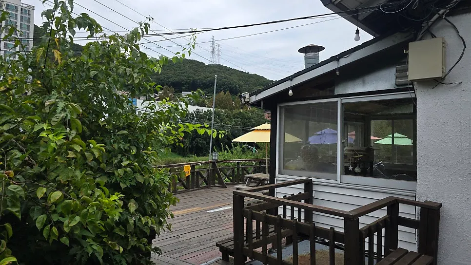 한적한 곳에 자리한 봄설 한정식 외관