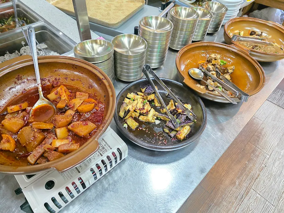 A plate of side dishes brought from the self-bar