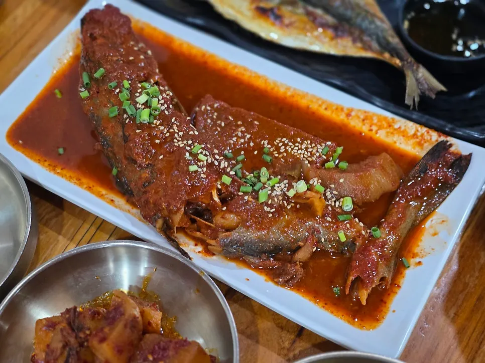Braised pollack served with the Bomseol table set