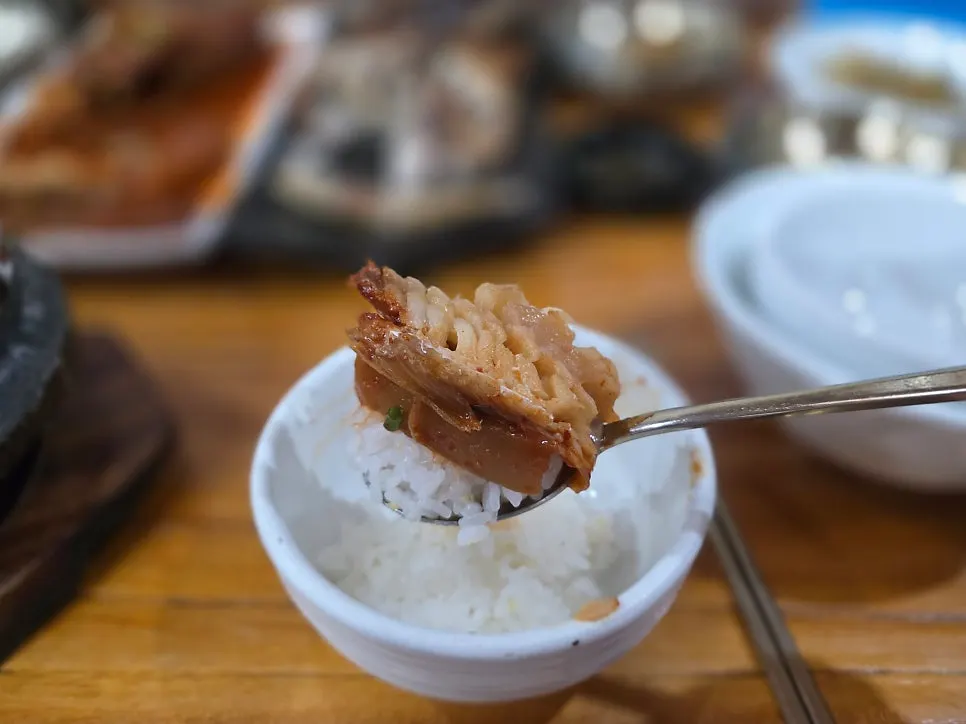 A piece of pollack and radish placed on top of the stone-pot rice