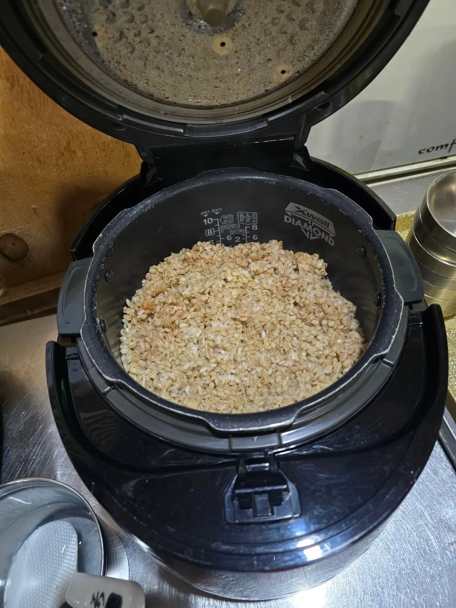 Unlimited barley rice prepared in rice cookers