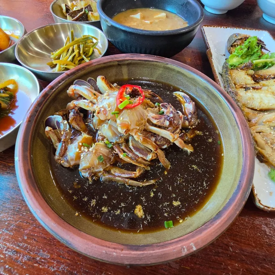 A plate of Bomseol's master's soy marinated crab