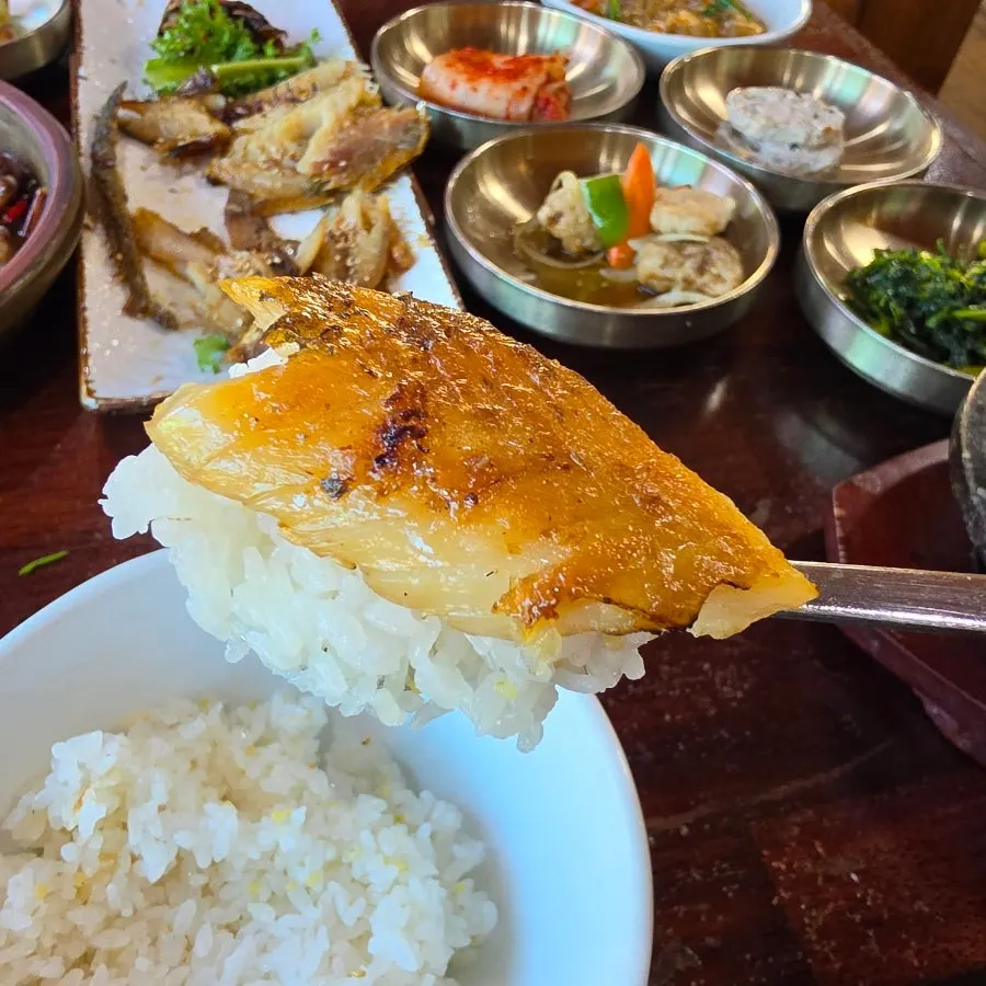 A spoonful of rice with barley gulbi