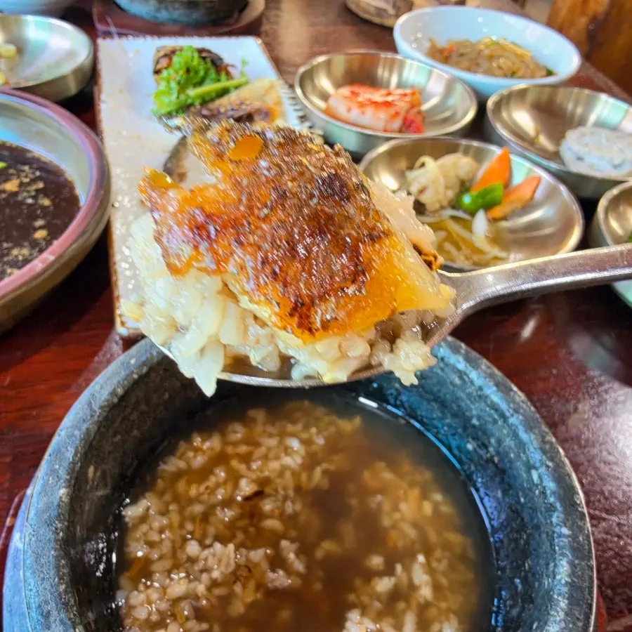 Sungnyung made by pouring hot water into the pot