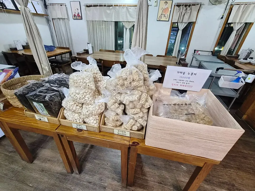 Snack display with barley crackers and popped corn