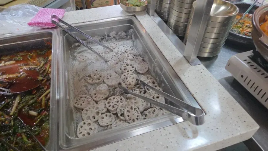 봄설 한정식 셀프바 반찬 종류