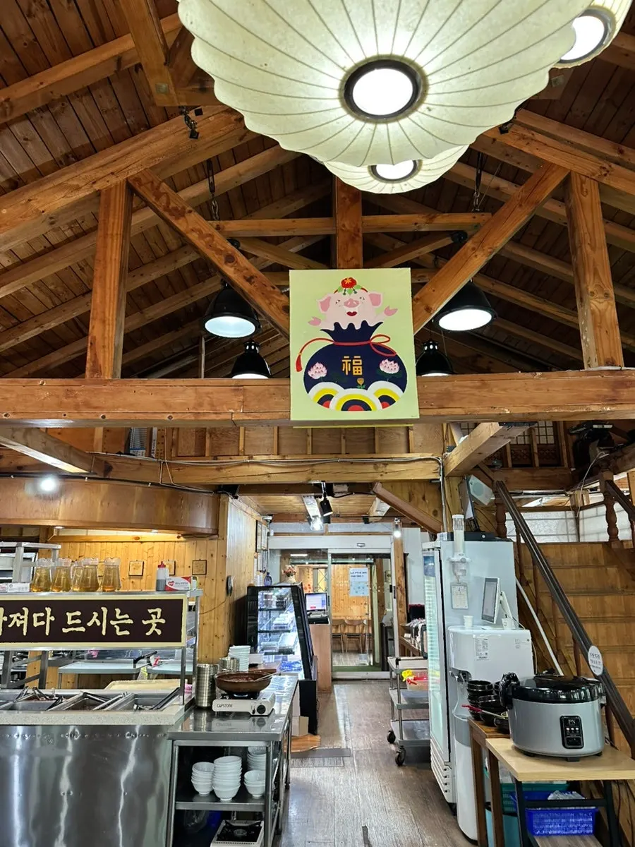 A framed certificate for the barley gulbi master on Bomseol's wall