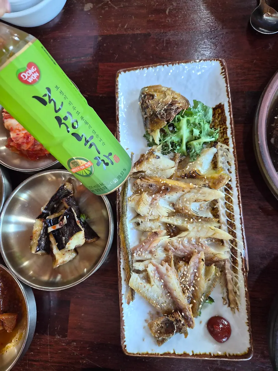 살을 발라 나온 명인 보리굴비와 녹차