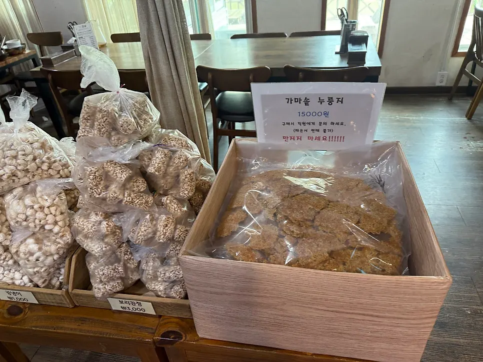 Takeaway banchan and dried corvina for sale