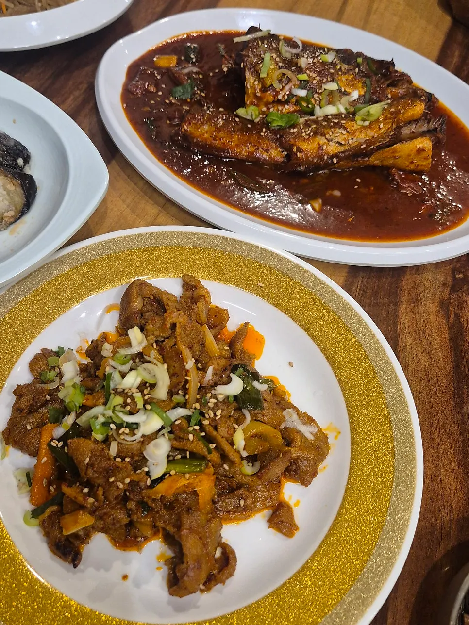 Main dishes of stir-fried pork and braised pollock