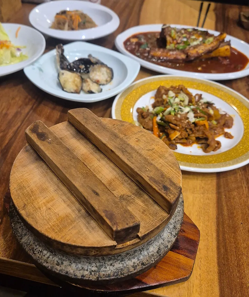 Full Bomseol table set from salad to main dishes