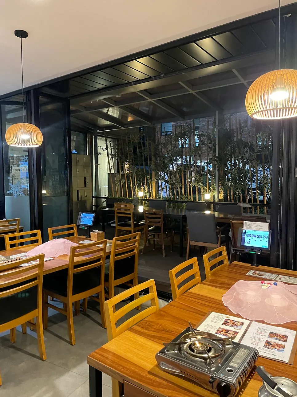 Seating at Bomseol Main Branch suited for family meals and group gatherings