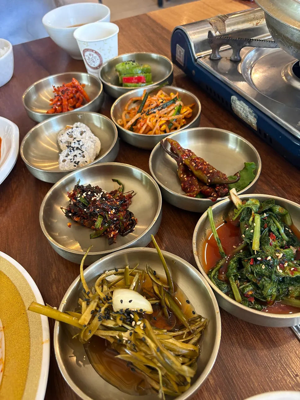봄설밥상과 함께 나온 돌솥밥