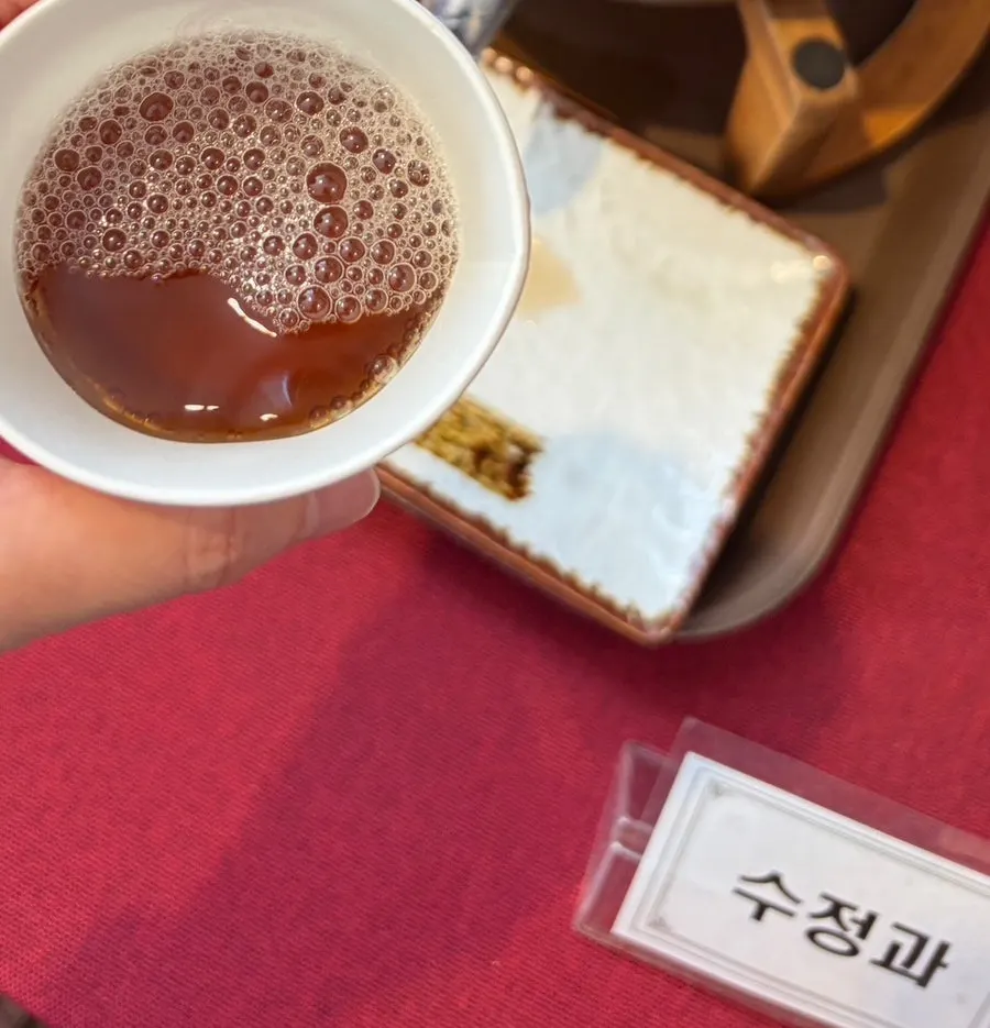 봄설 본점 1층 테이블 좌석