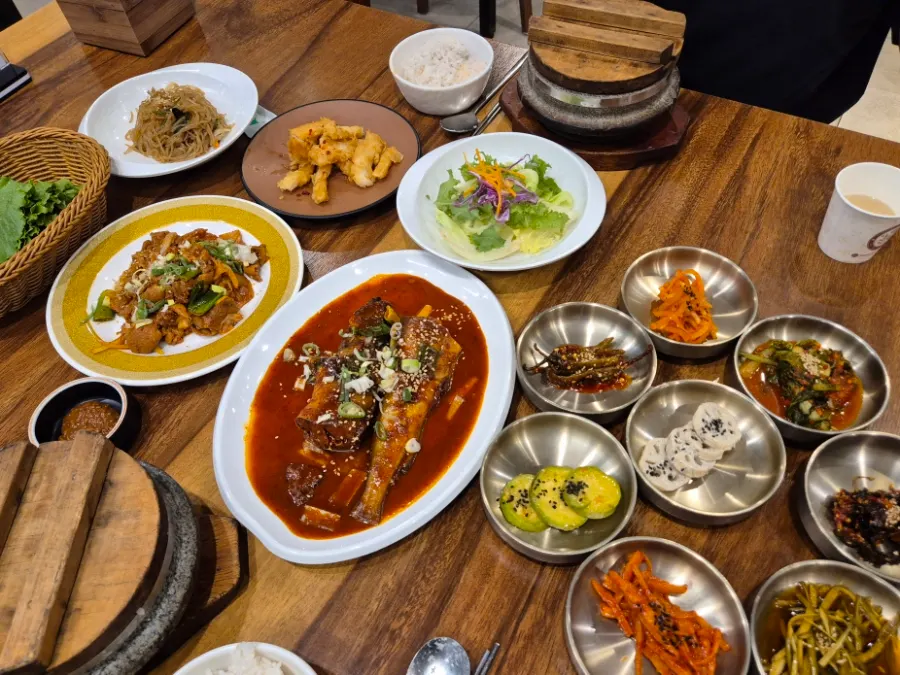 The 18,000-won Bomseol table set for one