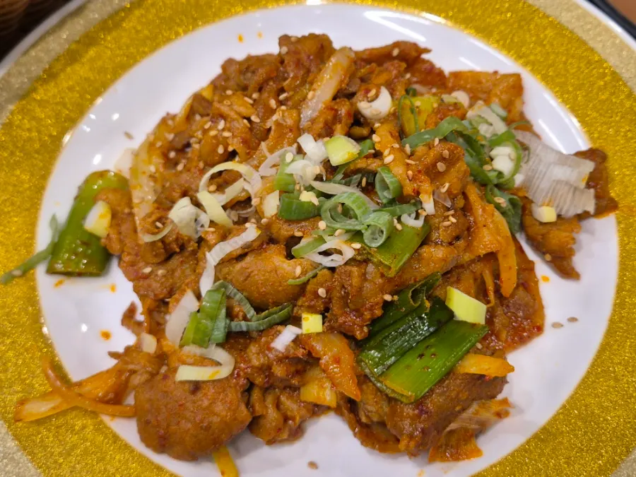 Stir-fried pork served with lettuce wraps