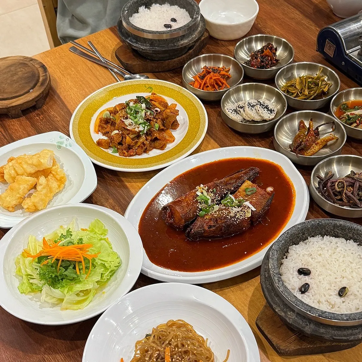 The full Bomseol table spread at Bomseol Main Branch in Osan