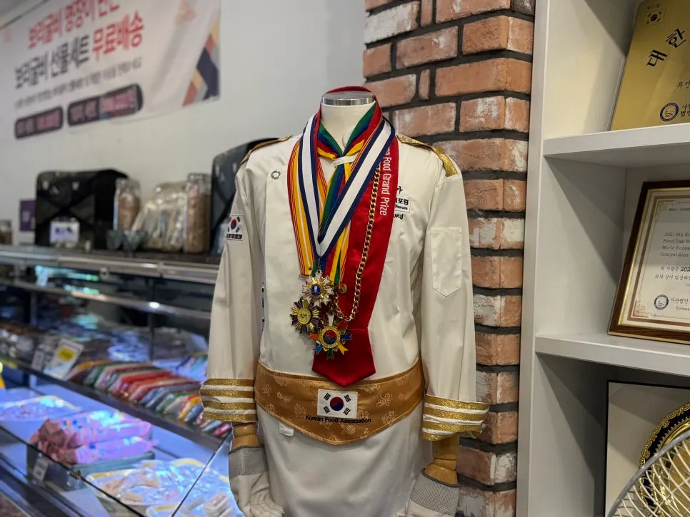 Side dish counter selling banchan separately at Bomseol Main Branch