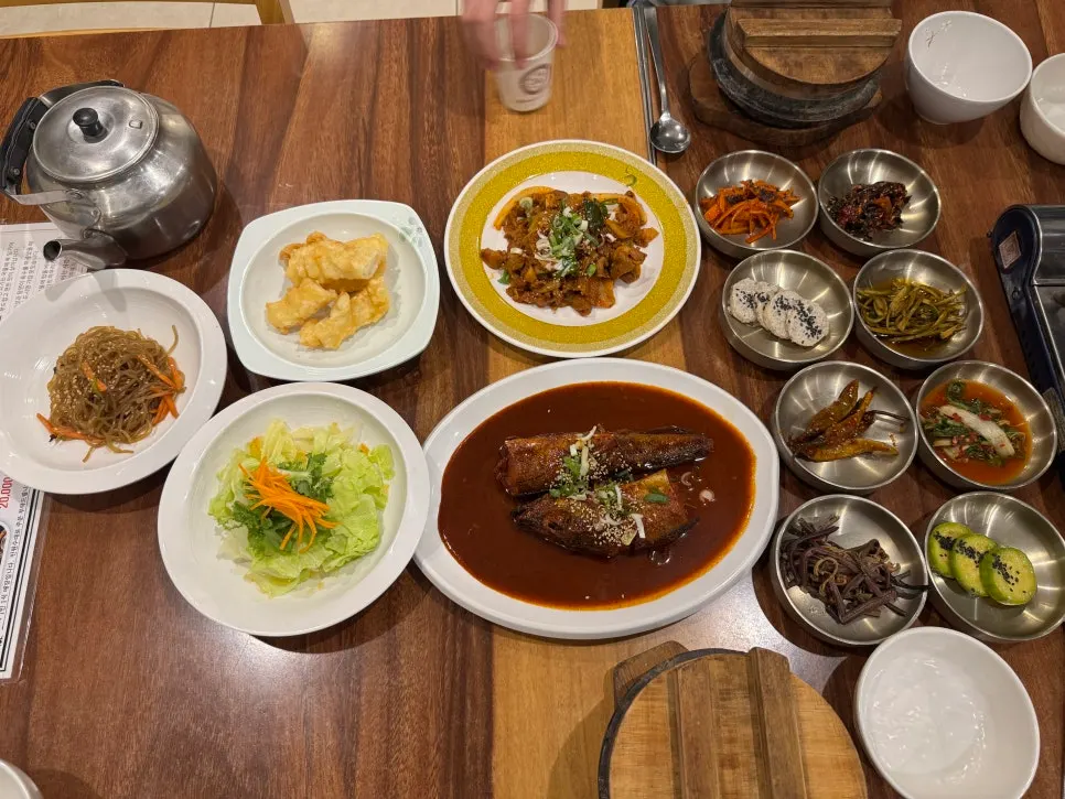Bomseol table with braised pollock and stir-fried pork included
