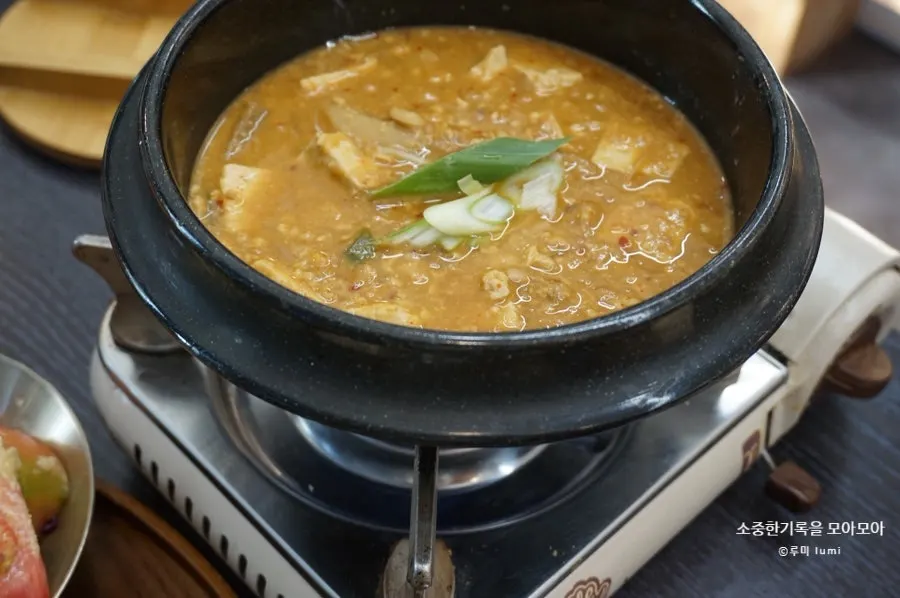 쌈채소와 함께 나온 봄설 보쌈