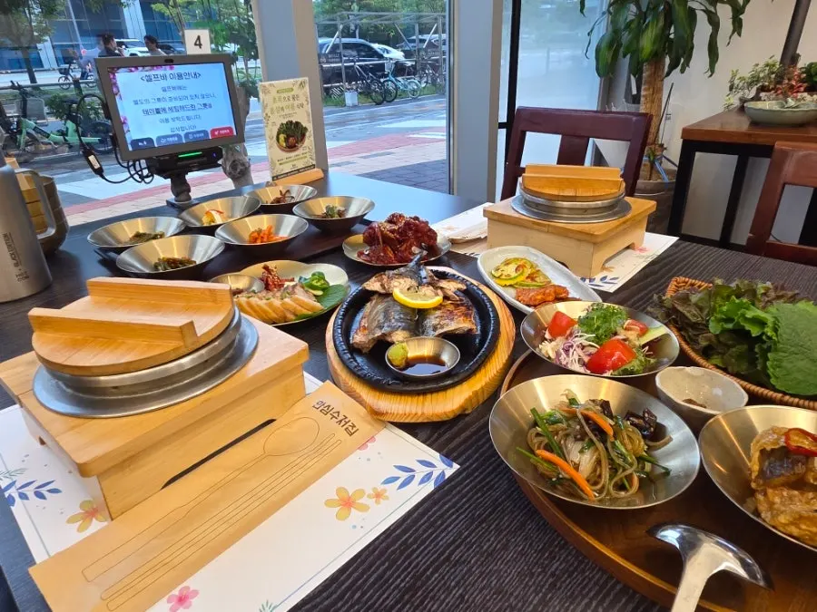 The Bomseol Set table after the meal was finished