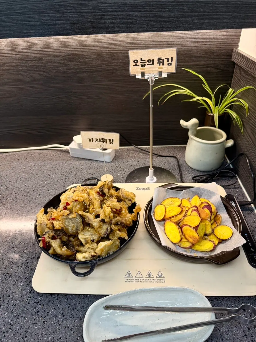 셀프바 나물과 김치 종류