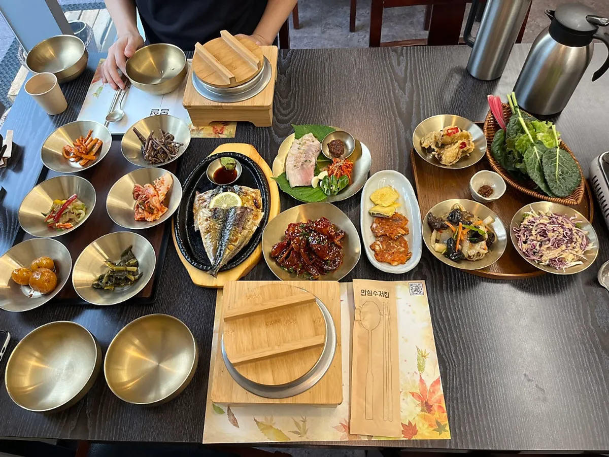 Bomseol Songdo International City hanjeongsik table setting