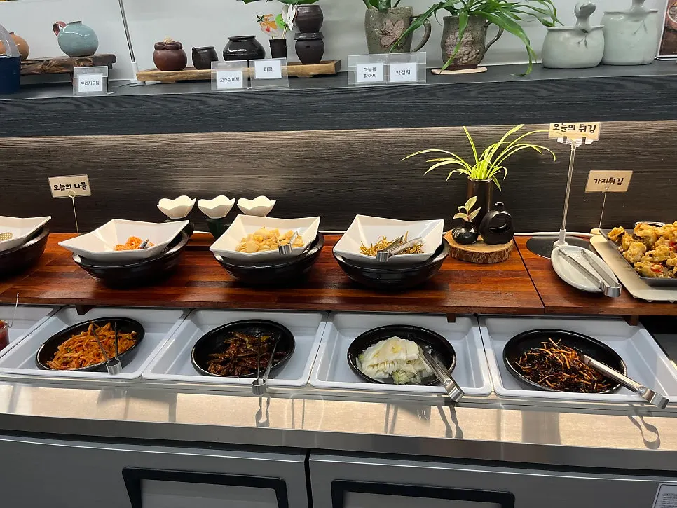 Salad bar at Bomseol Songdo International City