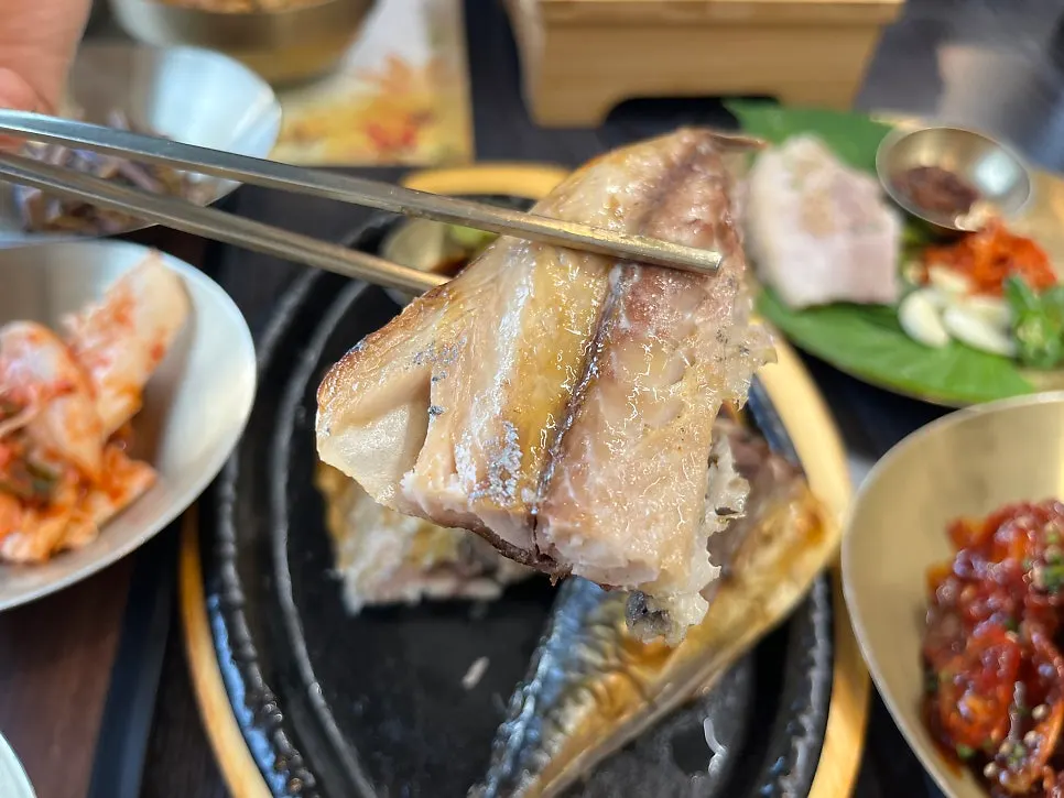 Well-grilled mackerel