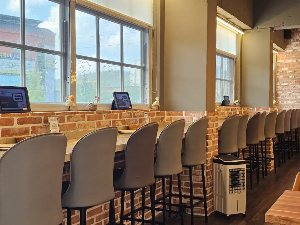 Bonaricetta's dining hall with window seats and 4-person tables