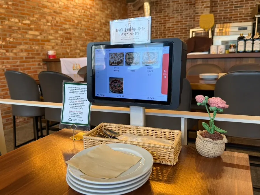 Interior table seating decorated with brick and wood tones