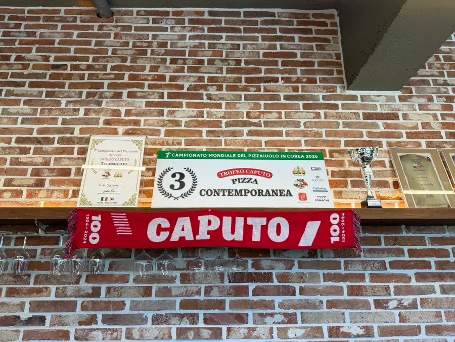 Banner and trophy at the entrance for third place nationally at the Naples pizza competition