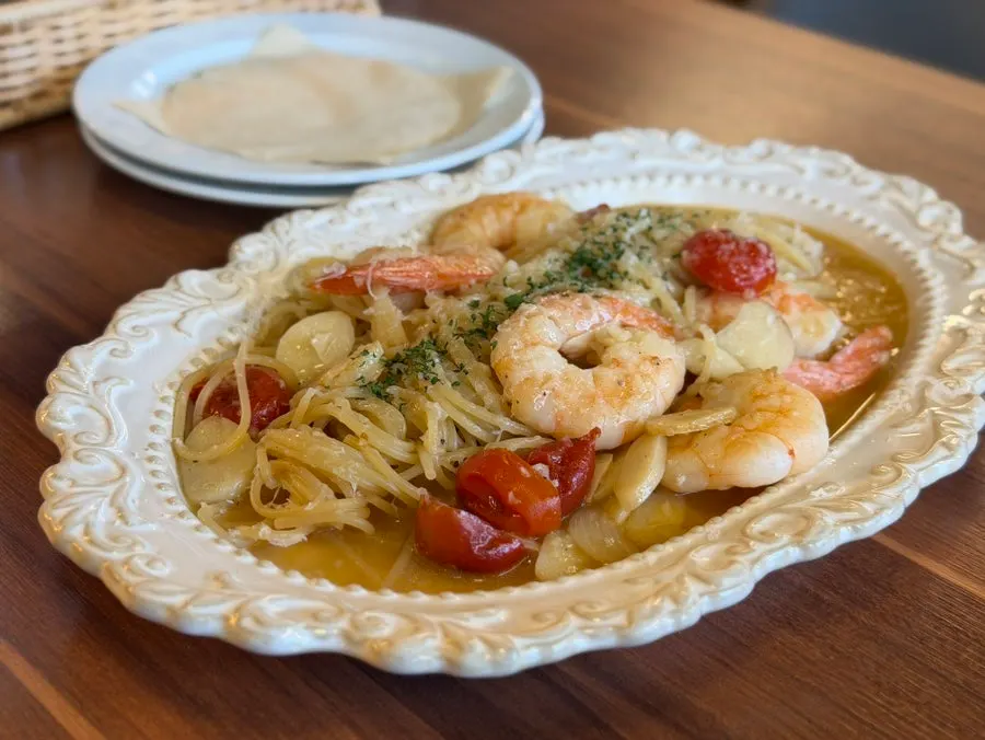 A plate piled high with shrimp aglio e olio