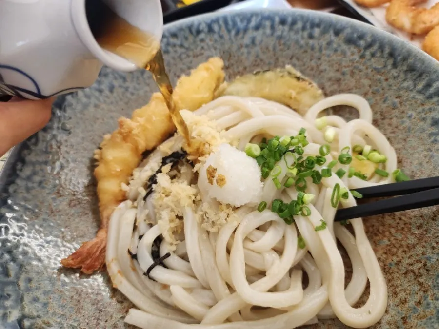 Bukkake udon with soy-sauce-based sauce