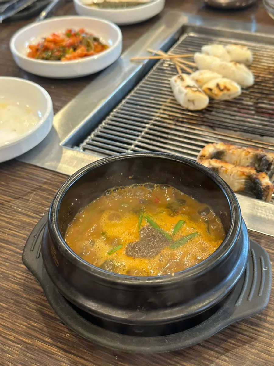 Eel and grilled garaetteok table spread