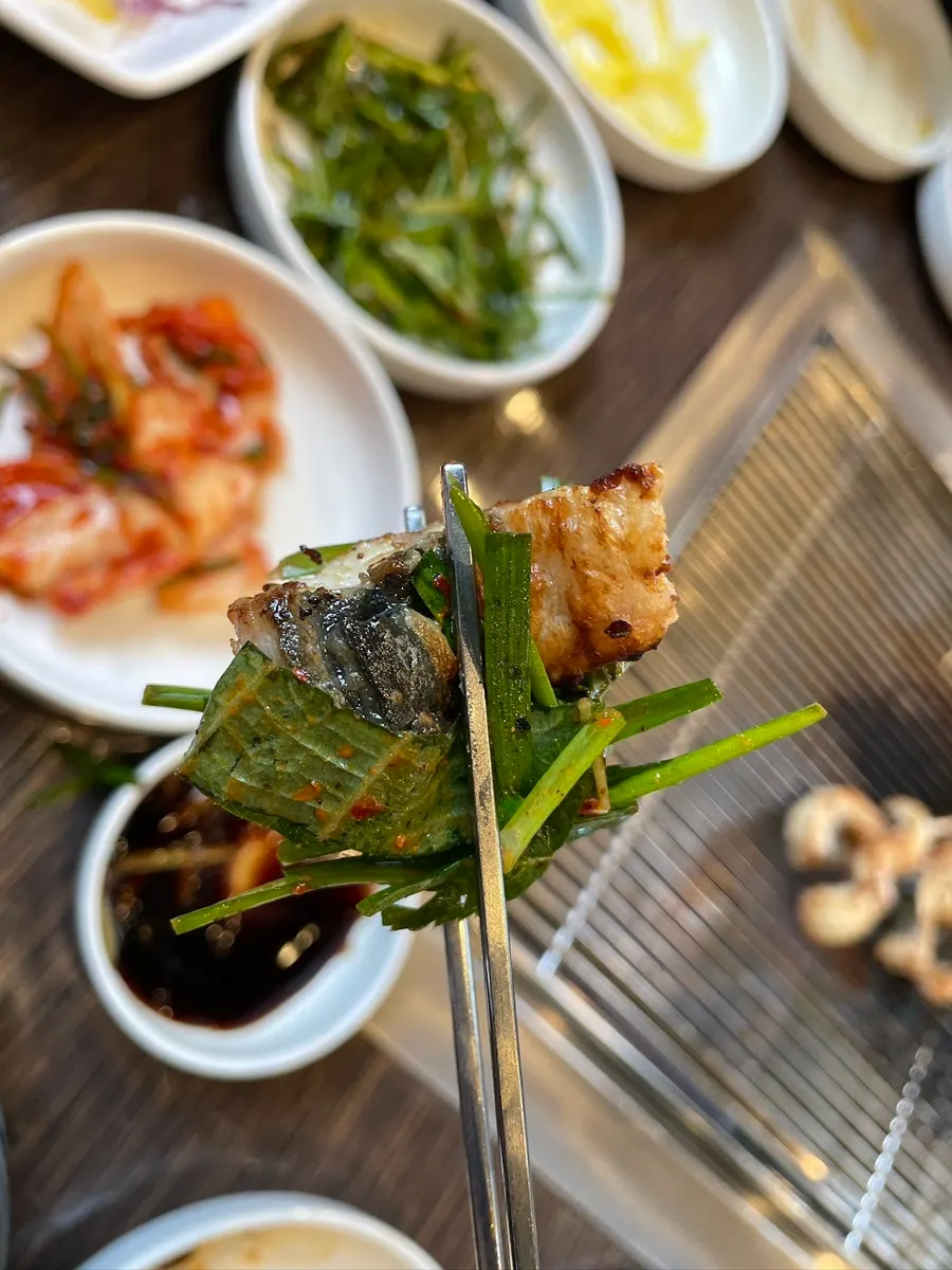 Eel meat cut into bite-sized halves