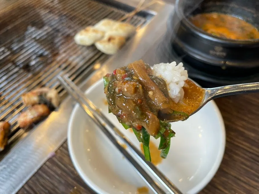 Rice mixed into the eel-loach soup