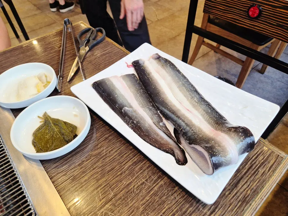 Plate of thick raw eel, 1kg