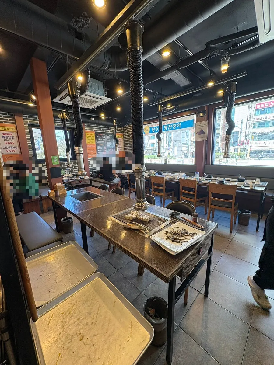 Interior table with grill set up