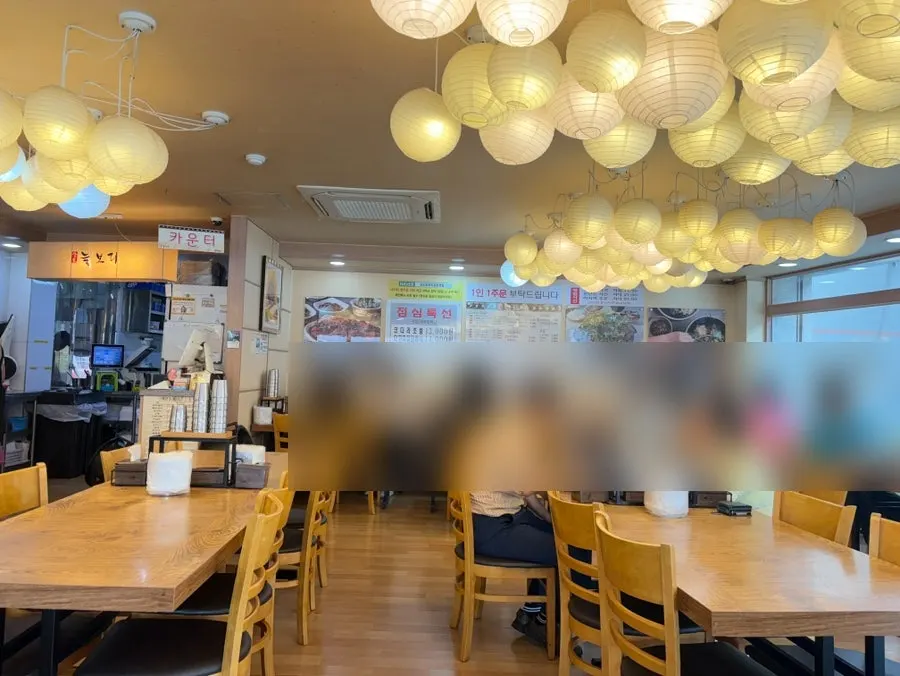 점심시간 손님으로 찬 상도늘보리 홀