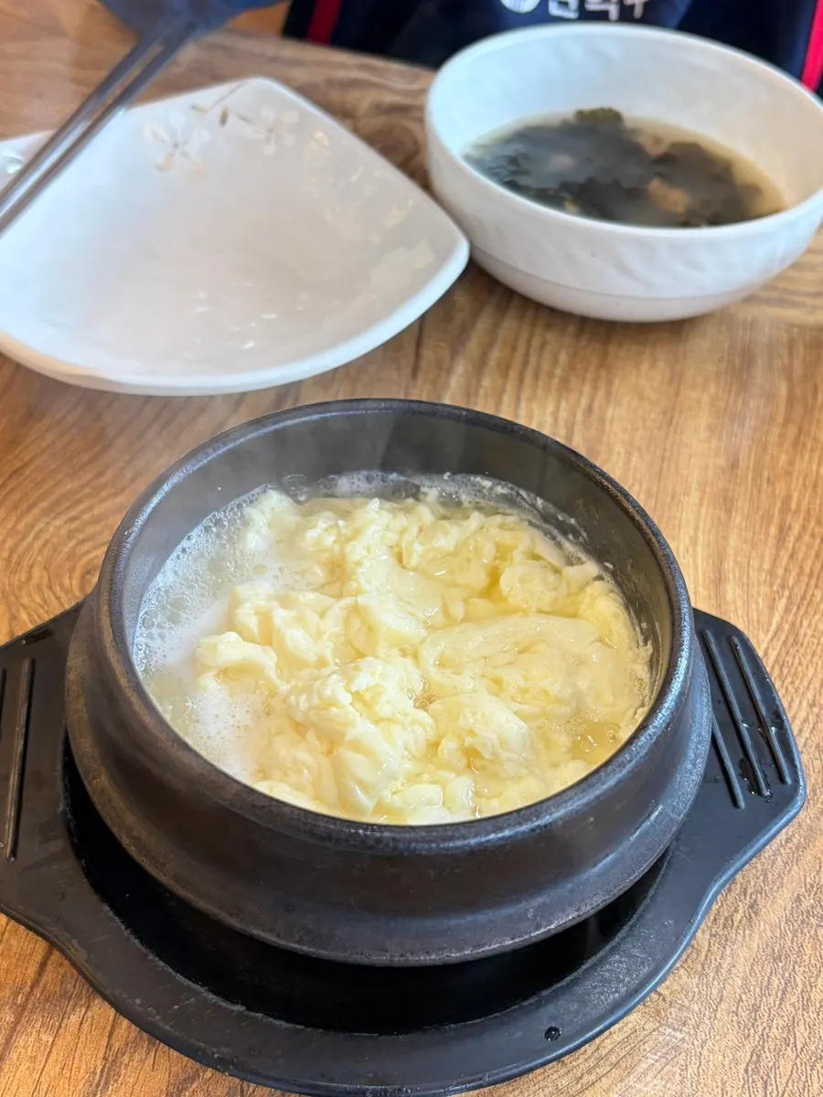 상도늘보리 밑반찬 접시 클로즈업