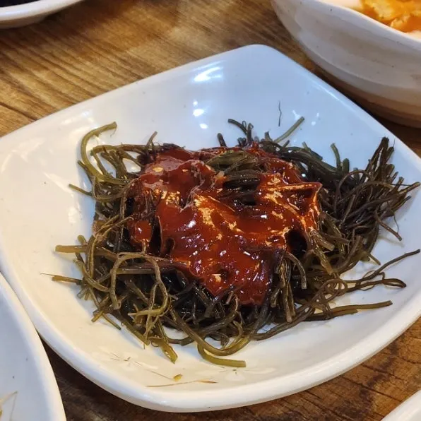 기본으로 나온 반찬 한 접시