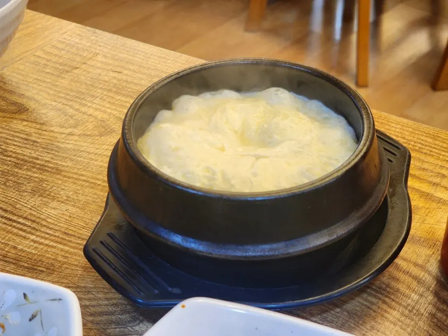 가족이 나눠 먹은 보리비빔밥 상