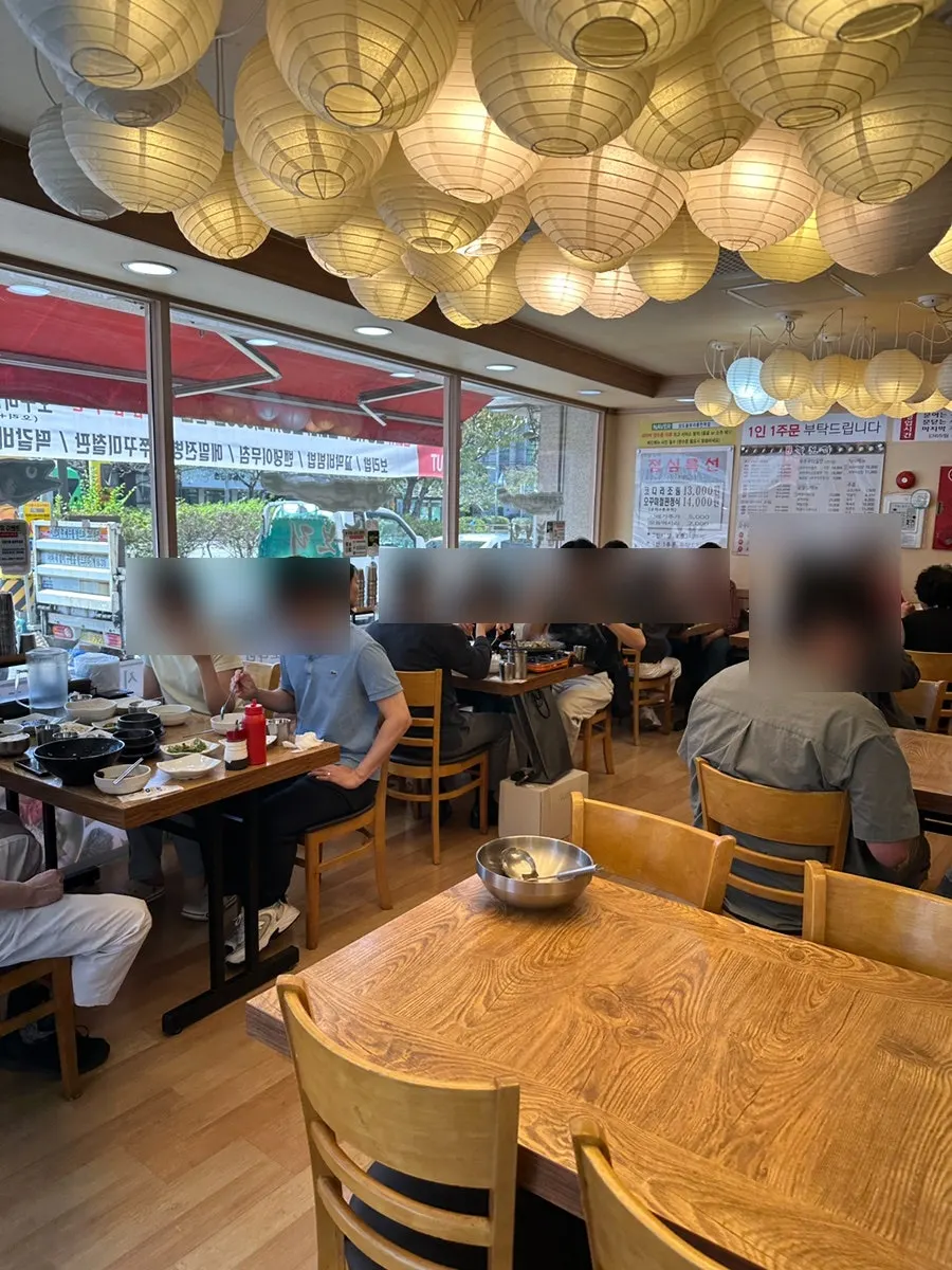 손님이 많은 상도늘보리 봉천역점 매장 내부