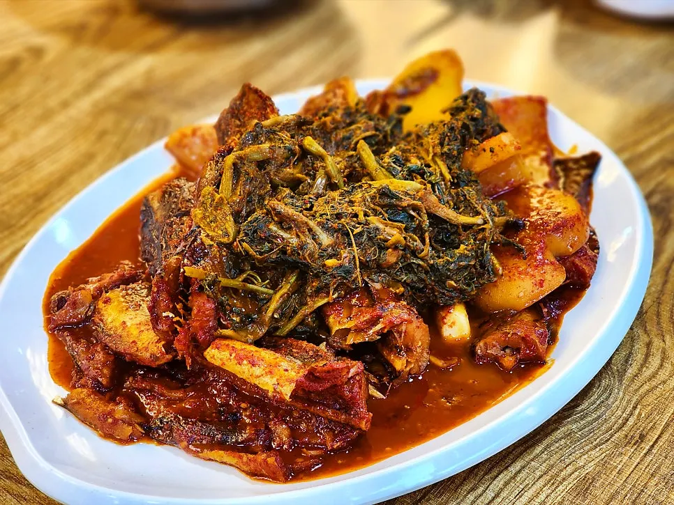 매콤 달콤한 양념이 밴 코다리조림 클로즈업