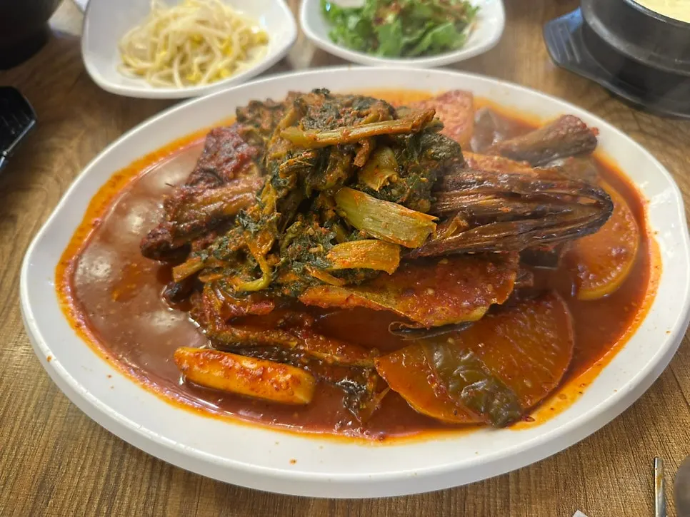 빨간 양념의 시래기 코다리조림 한 판
